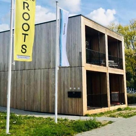 Апартаменты Roots Tiny House Тилбург Экстерьер фото